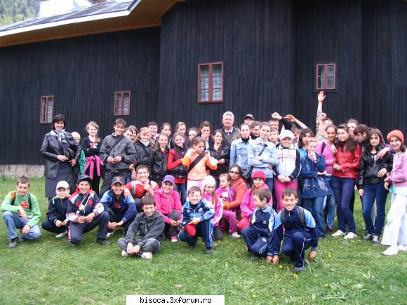 un grup de 55 de elevi de la sc. bisoca si au facut o drumetie la manastirea gavanu . a fost ffff