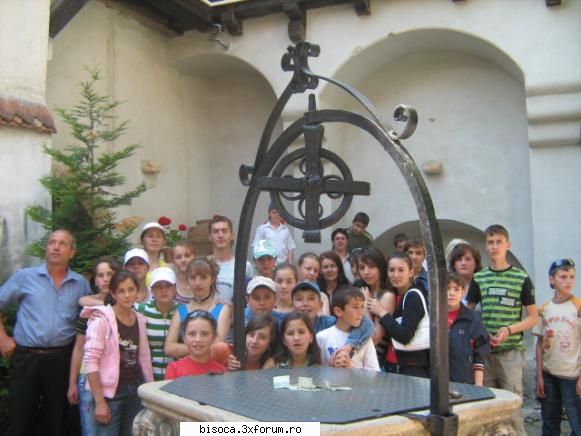 salut cristi! ce mai faci? poate ne vedem d pasti! iata o poza in care s si yo: :hi:   :rotfl: