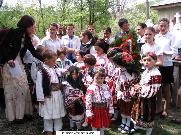 cei mici alaturi de cei mai mari si cei mici traiesc