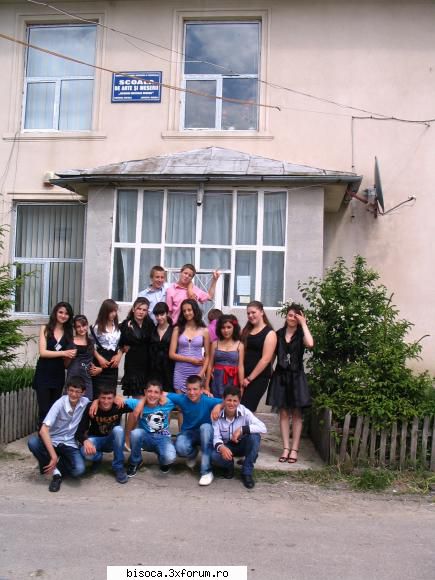cei de clasa a viii a parasesc si ei cuibul unde au stat si s-au pregatit pentru viata timp de 8 ani