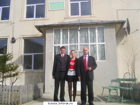 ce amintiri frumoase! azi, 22 martie 2008, cu copii mei �n faţa bisoca. mi-ar fi să